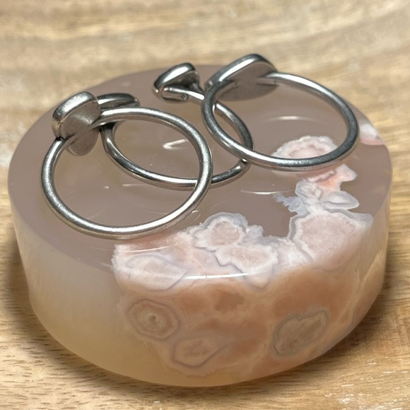 Kendra Scott Ivy Ring Set in Navy Silver-tone - Picture 8 of 10